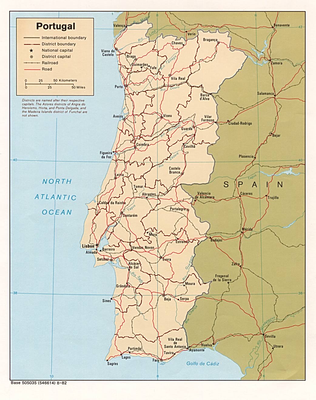 Политическая и административная карта Португалии с дорогами и городами