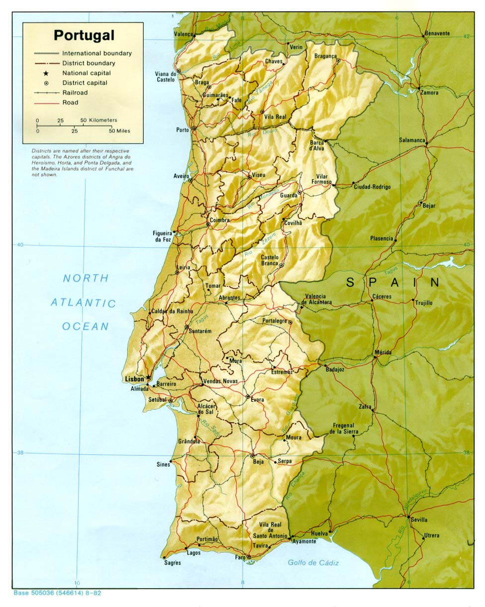 Політико-адміністративна карта Португалії з рельєфом, дорогами та містами