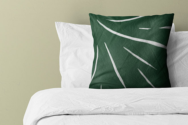 Подушка на ліжко із зеленим візерунком